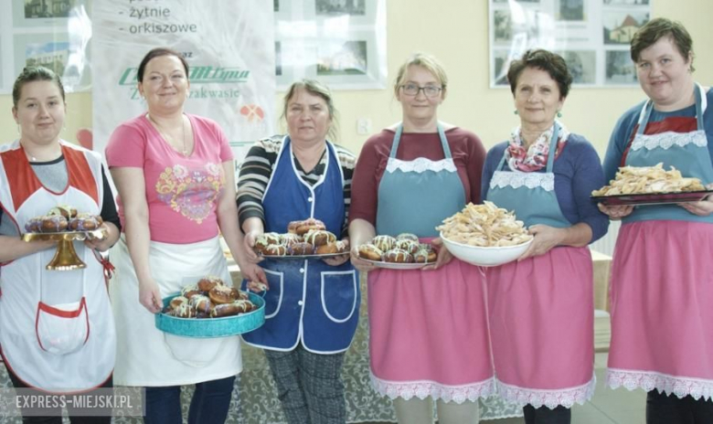 Pączki przygotowywały panie i najmłodsi mieszkańcy z Juszczyna