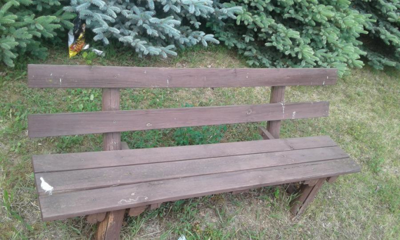 Zniszczone place zabaw w gminie Udanin