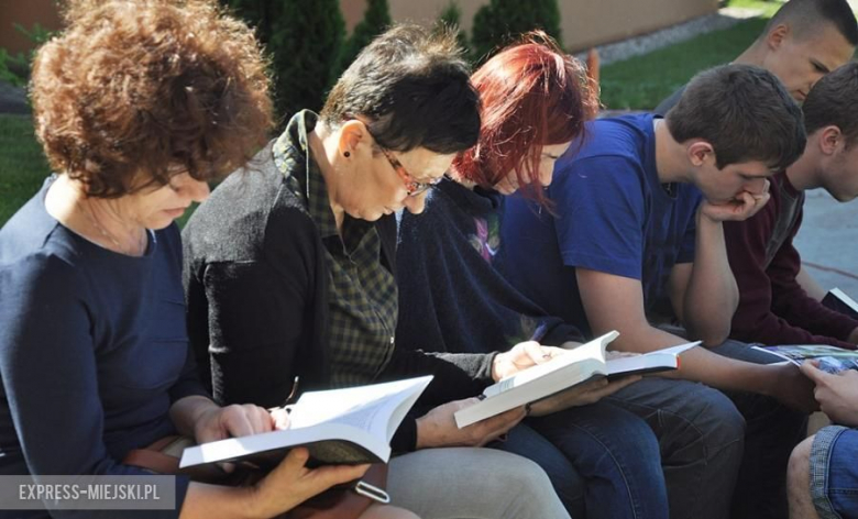 Wspólne czytanie w średzkim ogólniaku