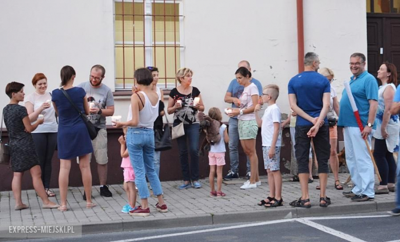 Protest przed budynkiem sądu w Środzie Śląskiej