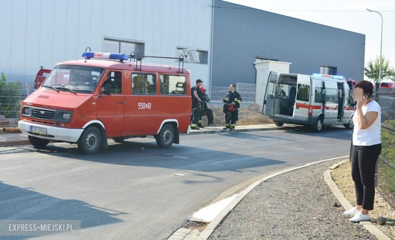 Dogaszanie pożaru w magazynie