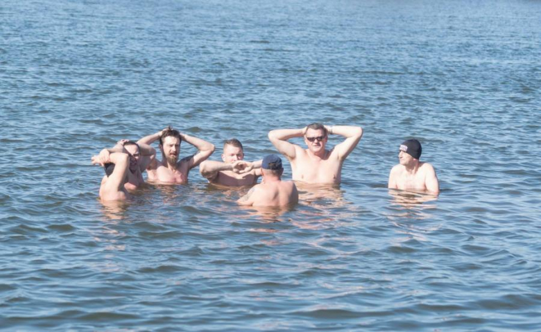 Niedzielnie morsowanie na Kajakach