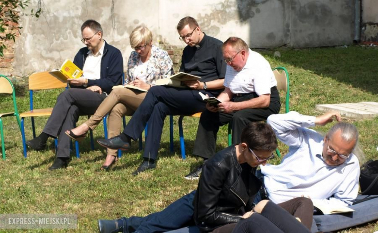 Czytanie książek w LO