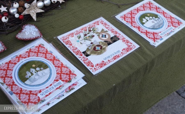 Bożonarodzeniowy kiermasz przed średzkim muzeum