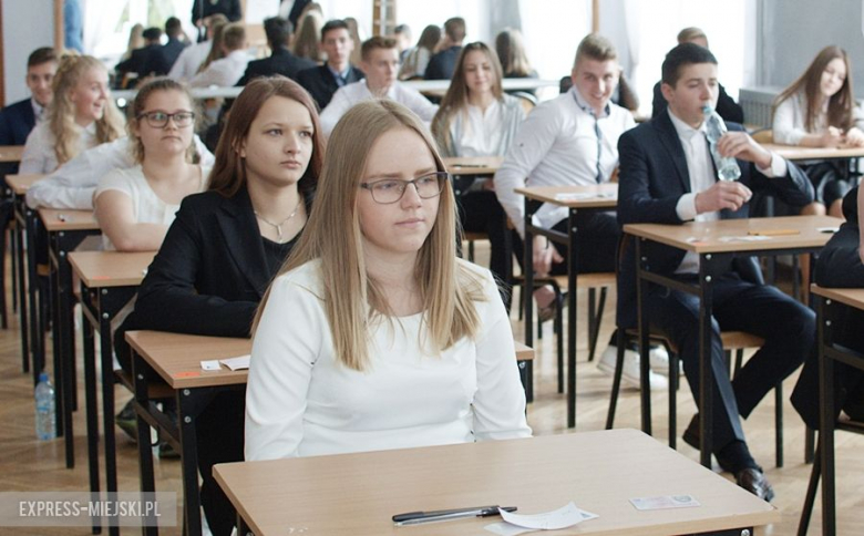 Egzamin w gimnazjum im. Jana Pawła II w Środzie Śląskiej