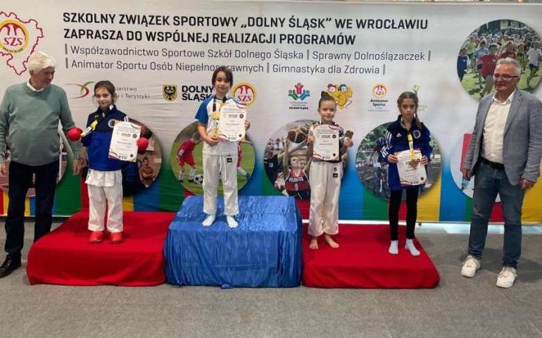 W zawodach, które odbyły się 29 listopada w hali sportowej ZSP Lutynia, rywalizowało 360 karateków