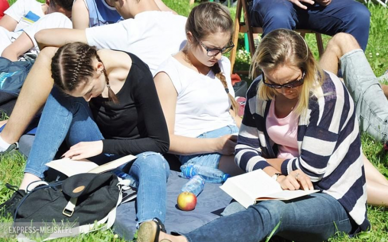 Wspólne czytanie w średzkim ogólniaku