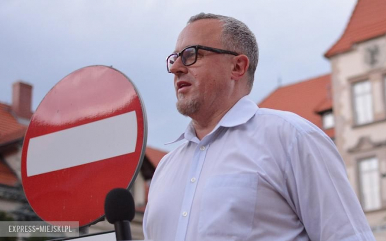 Protest przed budynkiem sądu w Środzie Śląskiej