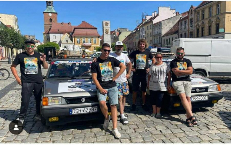 Przejechali dwoma polonezami ponad 8tys. kilometrów