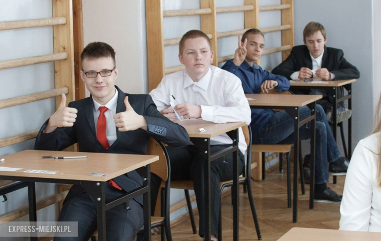 Egzamin w gimnazjum im. Jana Pawła II w Środzie Śląskiej