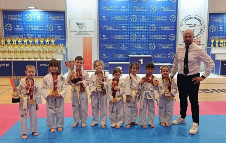 Zawodnicy klubu Taekwon-do Stachowicz ze Środy Śląskiej i Kostomłotów zdobyli łącznie 37 medali