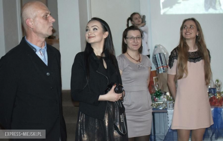 Podziękowania otrzymało około 100 osób