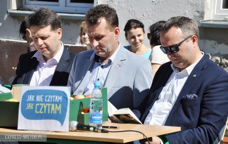 Wspólne czytanie w średzkim ogólniaku