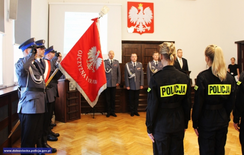 	Ślubowanie nowych policjantów przyjętych w szeregi dolnośląskiej policji