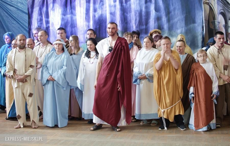 Męka Pańska w wykonaniu podopiecznych ŚDS