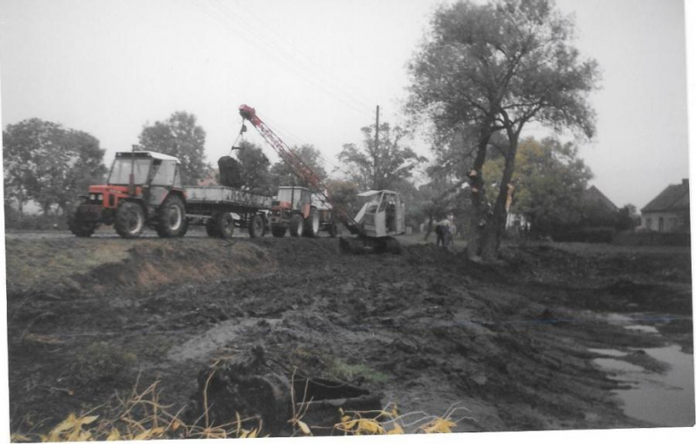 Prace przy renowacji stawu - archiwum