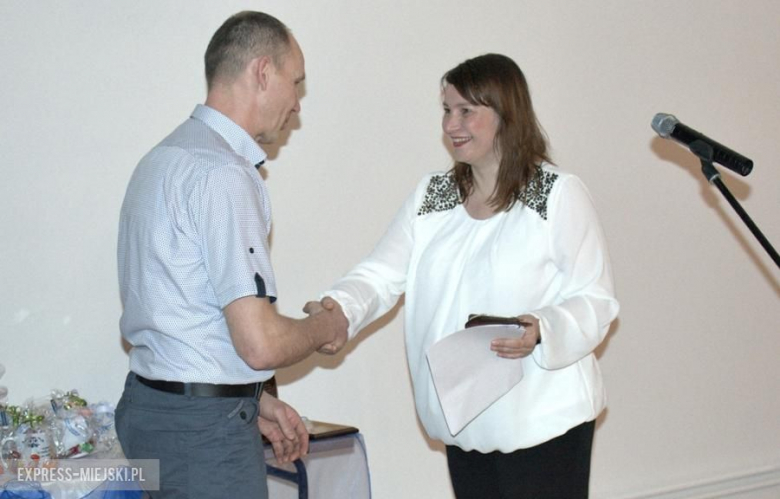 Podziękowania otrzymało około 100 osób