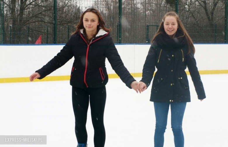 Pierwsze użytkowniczki lodowiska