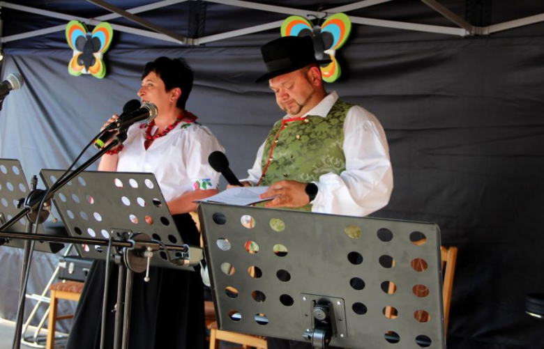 Przegląd Zespołów Ludowych "Kostomłocka nuta"