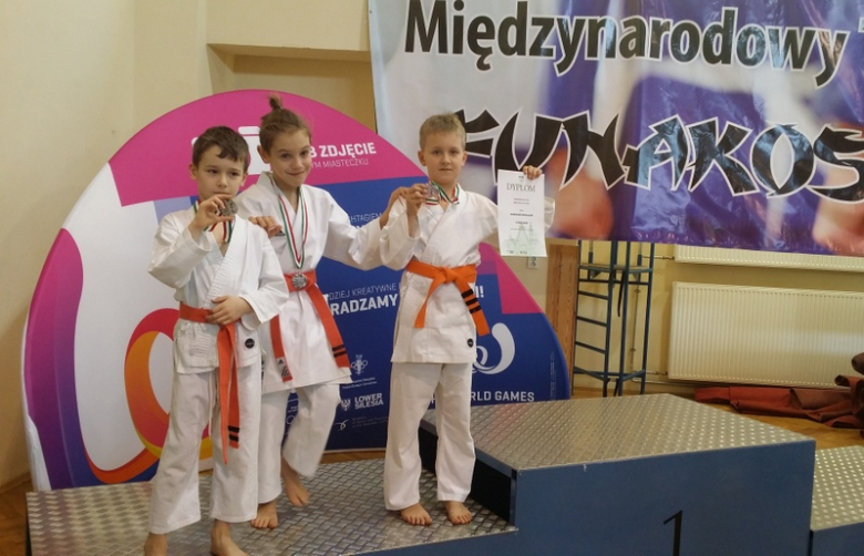 Średzcy karatecy z medalami na turnieju  Funakoshi Cup’16