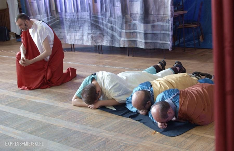 Męka Pańska w wykonaniu podopiecznych ŚDS