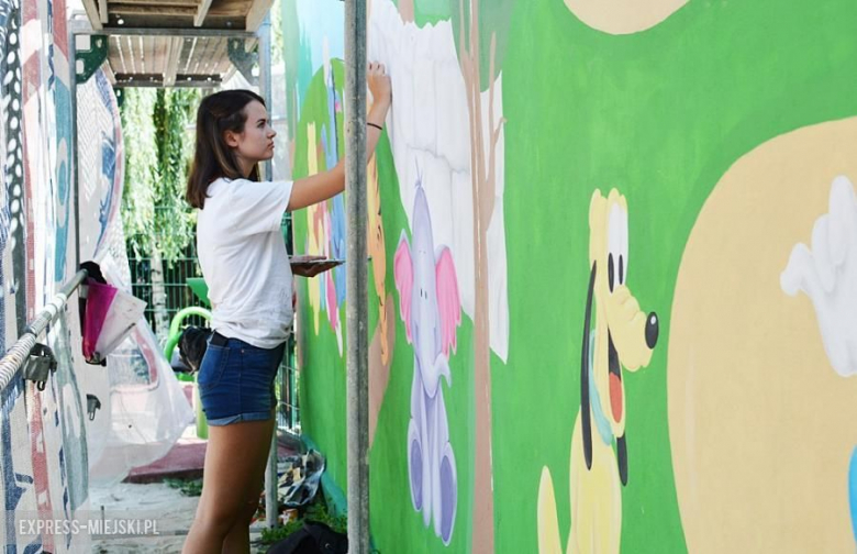 Bajkowy mural w Środzie Śląskiej