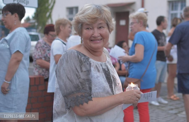 Protest przed budynkiem sądu w Środzie Śląskiej