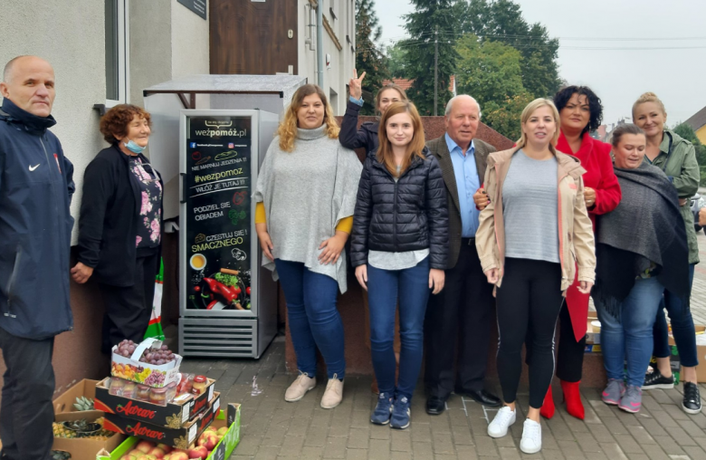 Otwarcie pierwszej lodówki społecznej w Miękini