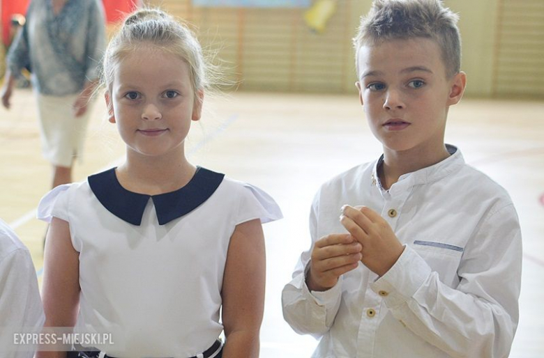 Rozpoczęcie roku szkolnego w szkole podstawowej w Środzie Śląskiej