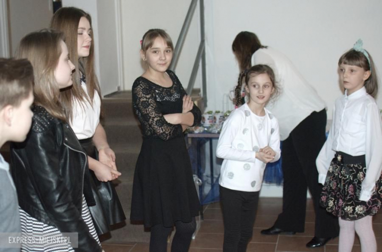 Podziękowania otrzymało około 100 osób