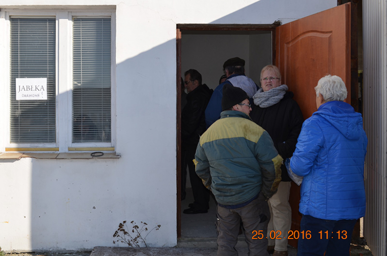 Bezpłatne jabłka dla mieszkańców Ciechowa