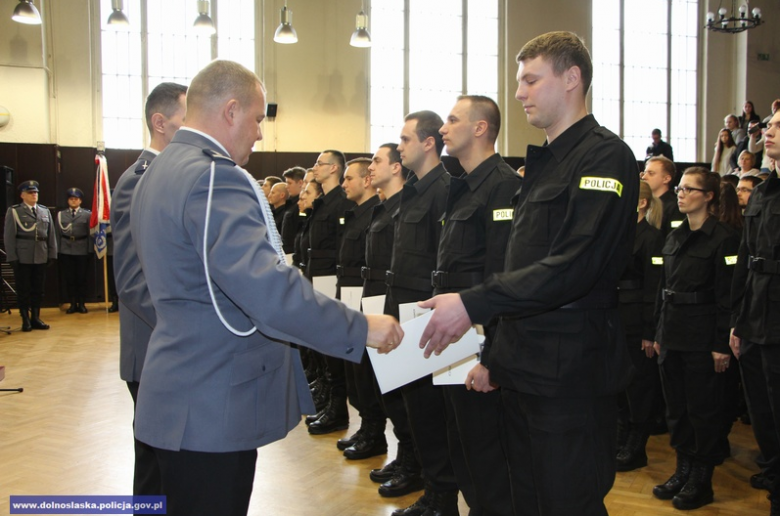 Ślubowanie nowych policjantów