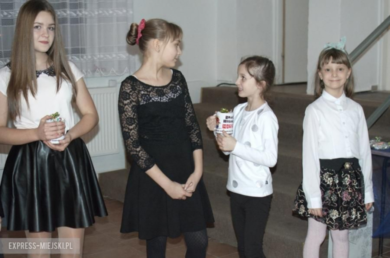 Podziękowania otrzymało około 100 osób