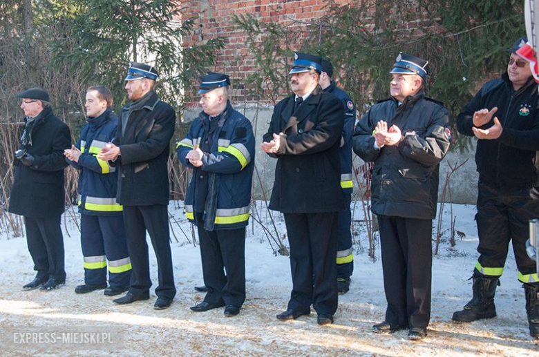 Przekazanie wozu strażackiego