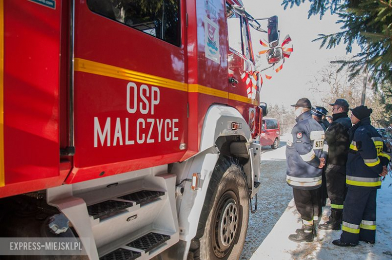 Przekazanie wozu strażackiego