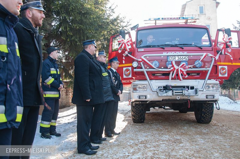 Przekazanie wozu strażackiego