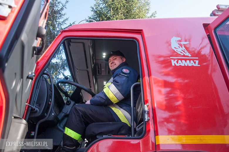 Przekazanie wozu strażackiego