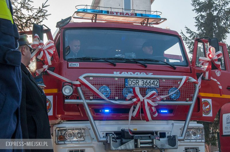 Przekazanie wozu strażackiego