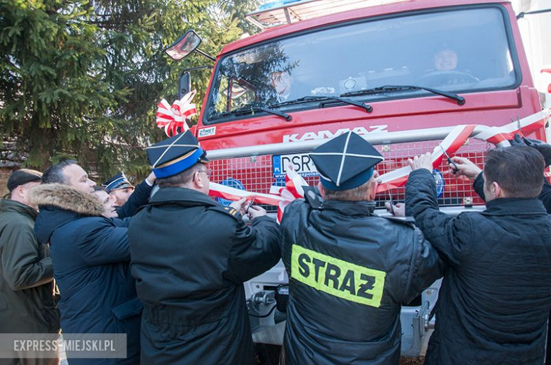 Przekazanie wozu strażackiego