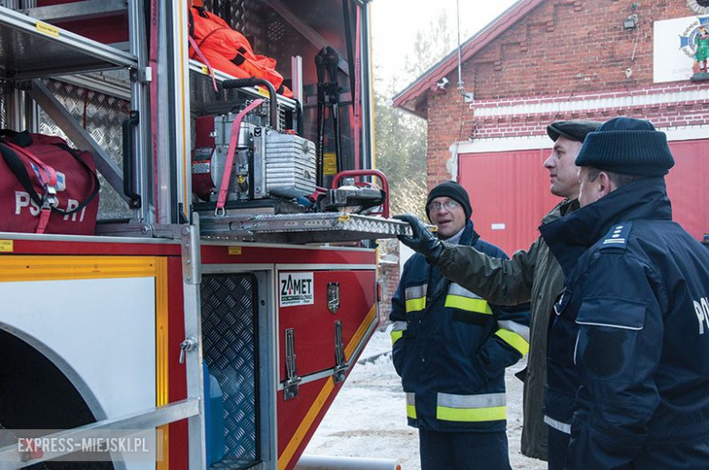 Przekazanie wozu strażackiego