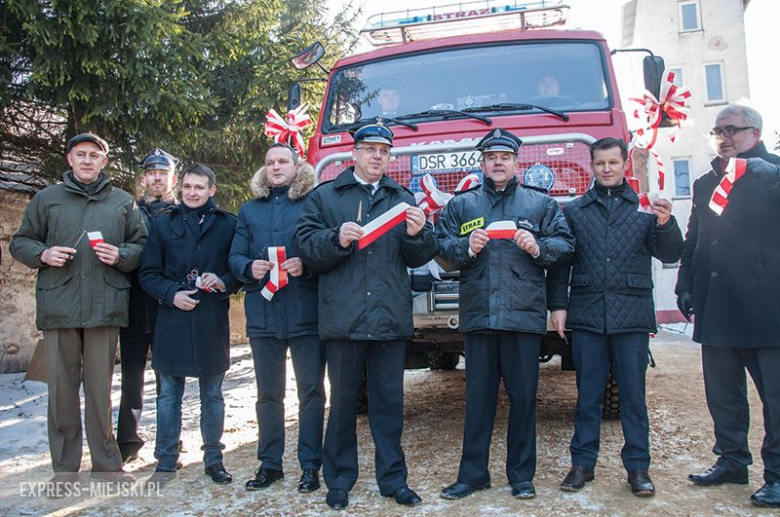 Przekazanie wozu strażackiego