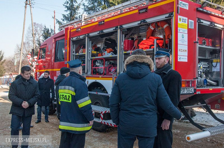Przekazanie wozu strażackiego