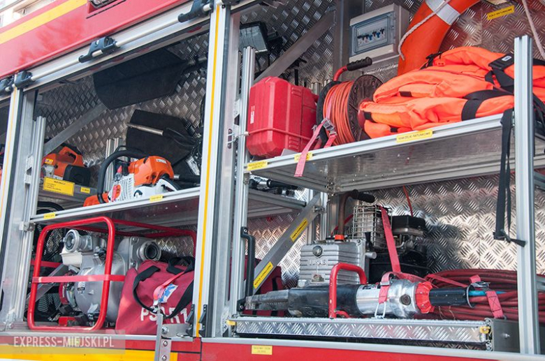 Przekazanie wozu strażackiego