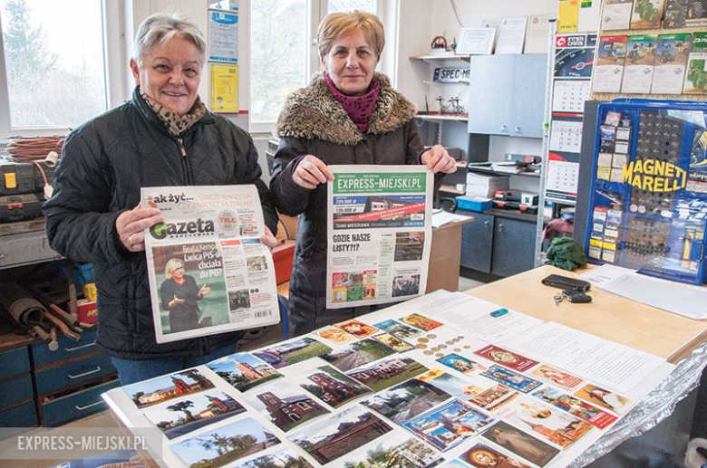 Przedmioty, które znalazły się w kapsule czasu. Wśród nich aktualne wydania lokalnych gazet, zdjęcia sprzed i po wichurze, która miała miejsce 19 lipca 2015 roku oraz pendrive ze zdjęciami zawartości poprzedniej kapsuły
