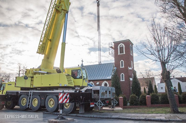 Montaż nowej kopuły trwał przeszło dwie godziny