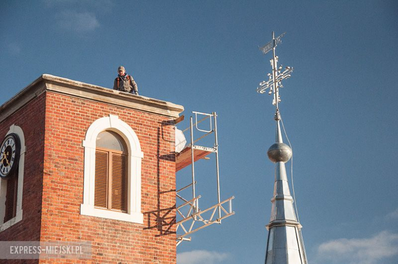 Montaż nowej kopuły trwał przeszło dwie godziny