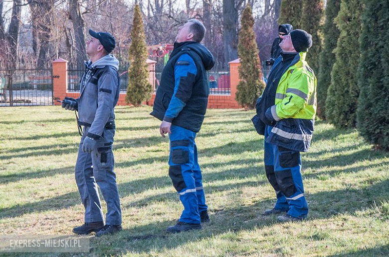 Montaż nowej kopuły trwał przeszło dwie godziny