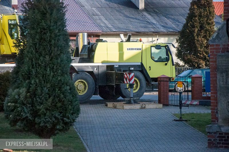 Montaż nowej kopuły trwał przeszło dwie godziny