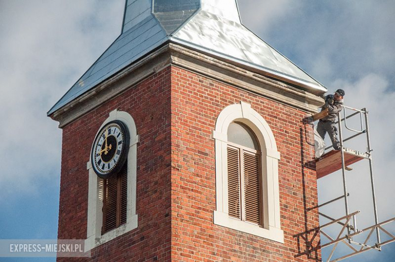 Montaż nowej kopuły trwał przeszło dwie godziny