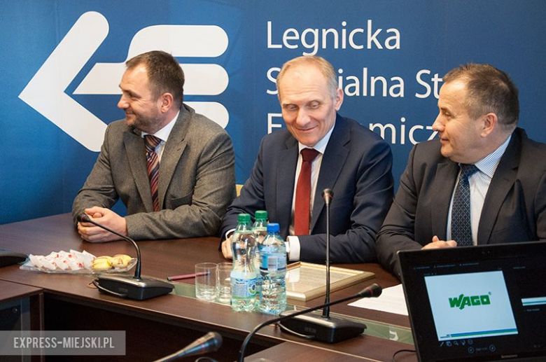 Uroczyste wręczenie zezwolenia na prowadzenie działalności gospodarczej na terenie podstrefy LSSE w gminie Miękinia